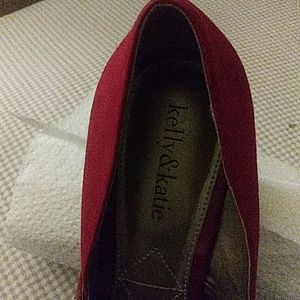 Red pumps